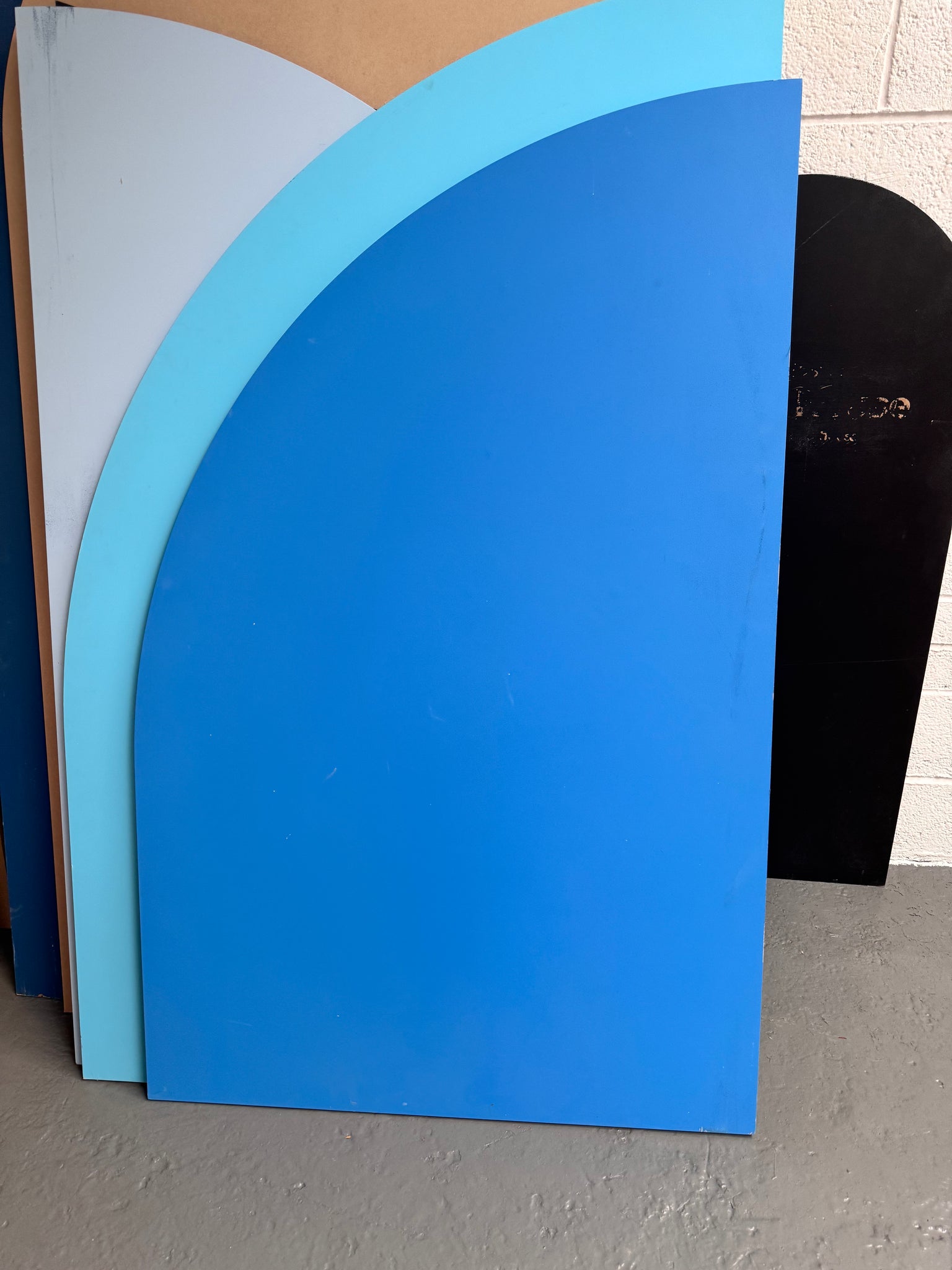Sale Backdrop Left Arch with stand 107 x 168cm with stand. Will need repainting