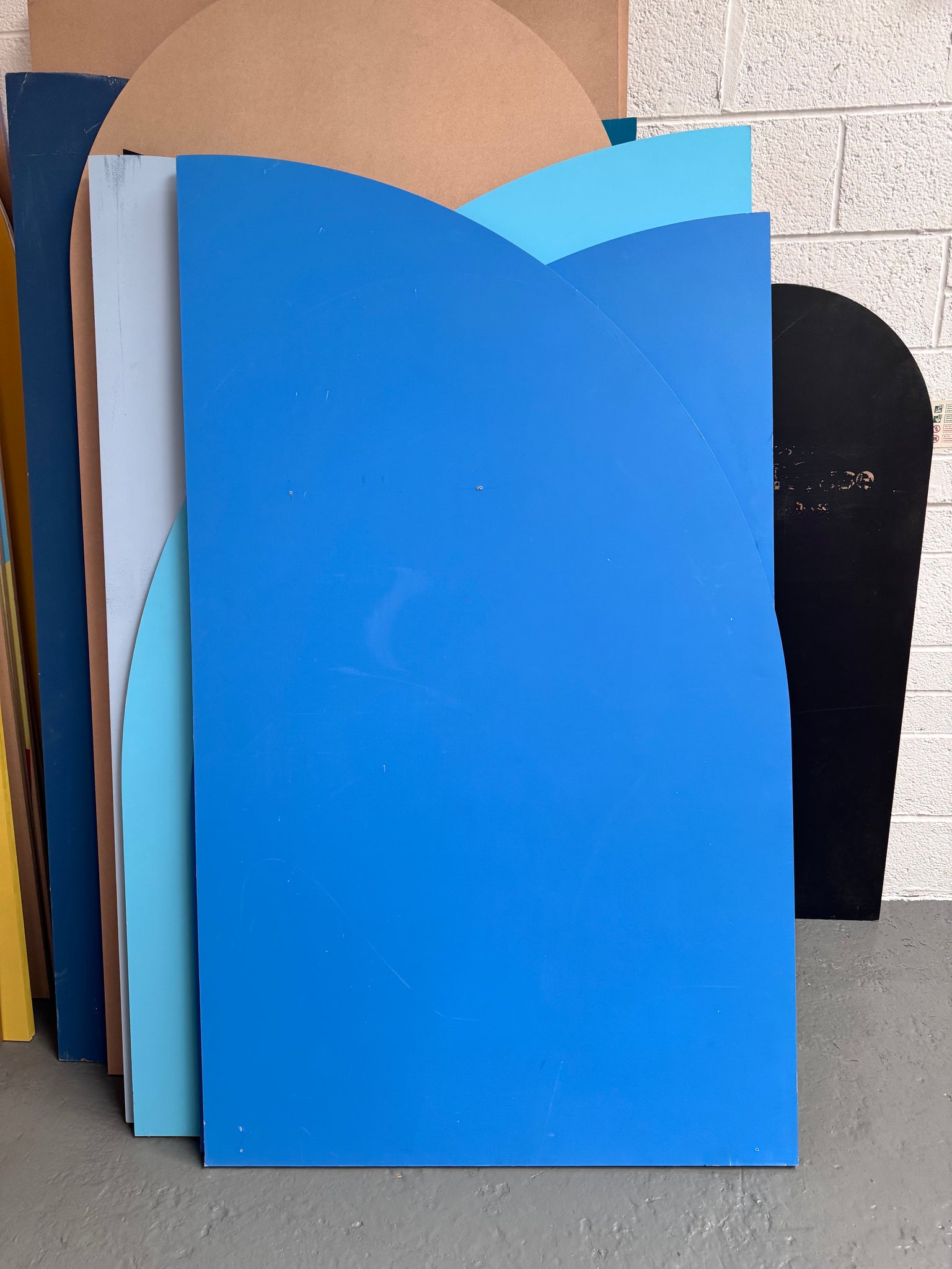 Sale Backdrop Left Arch with stand 107 x 183cm with stand. Will need repainting